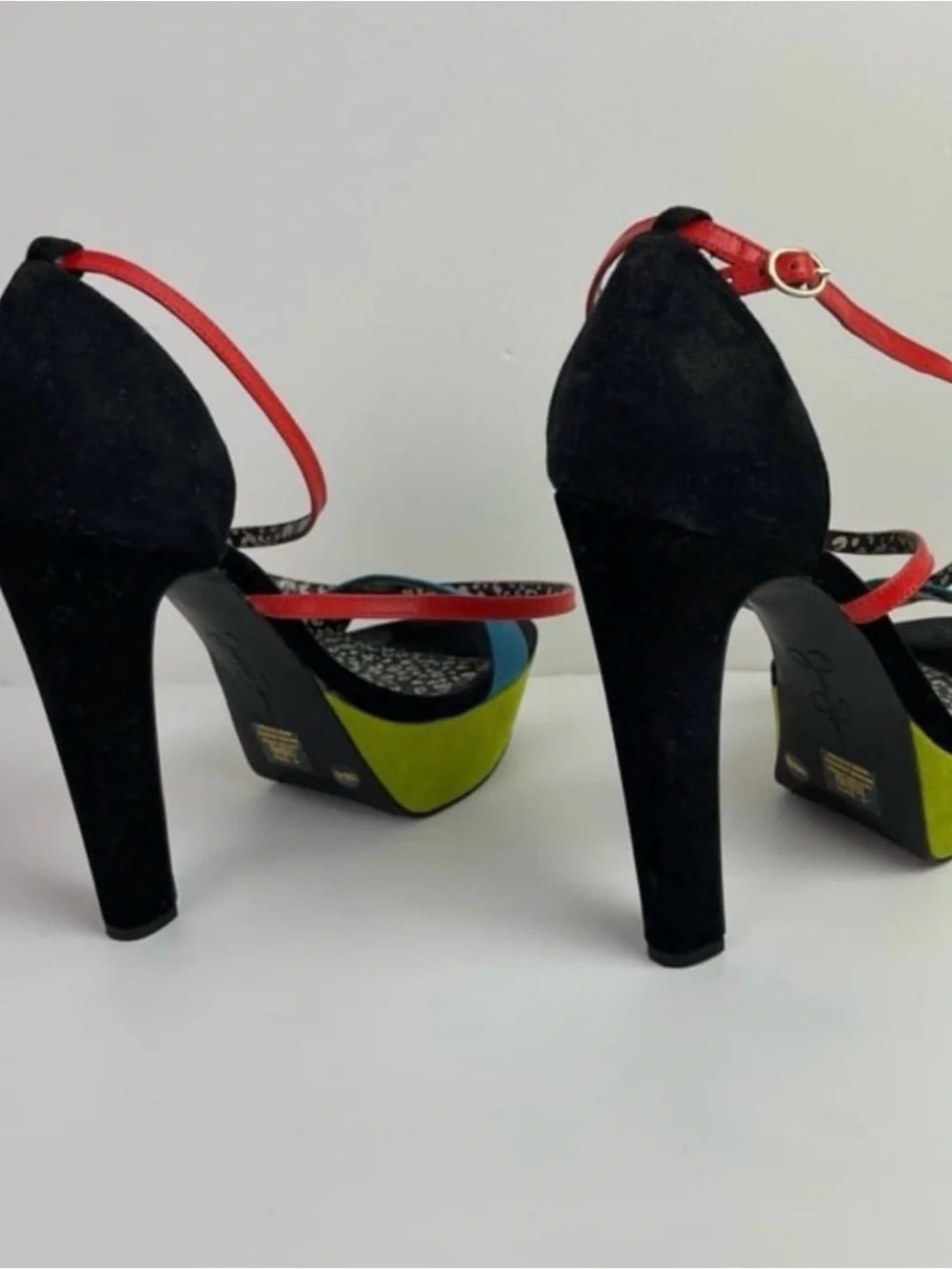Jessica Simpson gently used